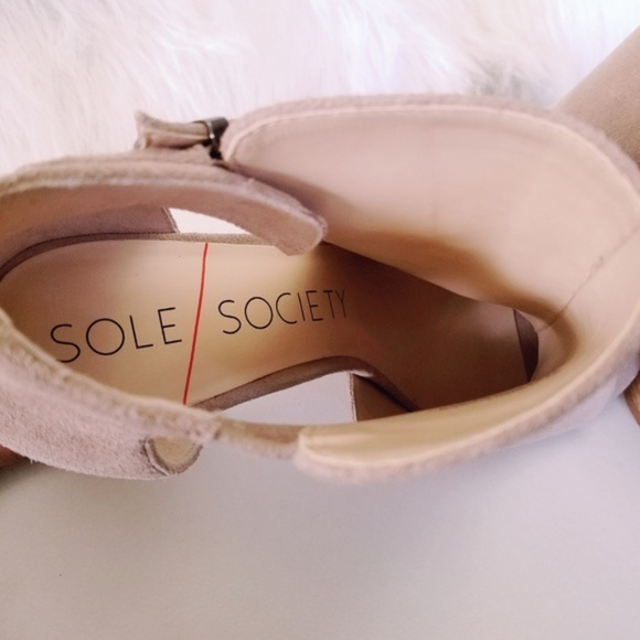 Sole Society Cut Out Bootie Buckle & Stacked Heel - Picture 7 of 8